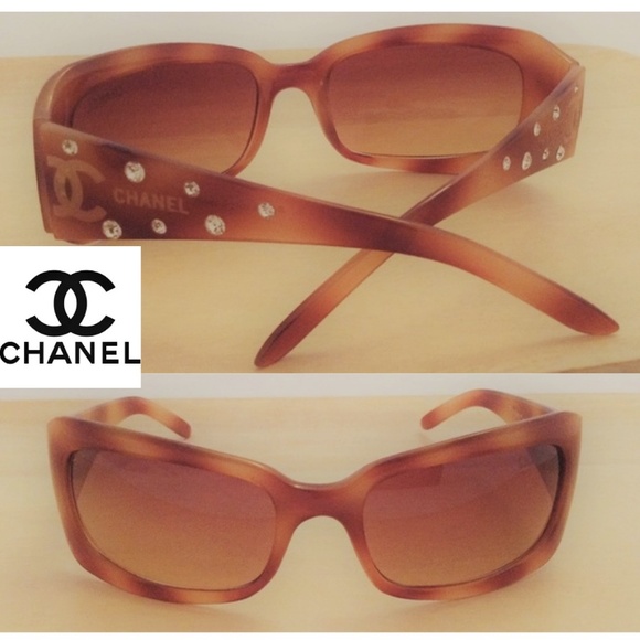 CHANEL Accessories - ❤️FLASH SALE!!❤️ 😎 Chanel Designer Sunglasses